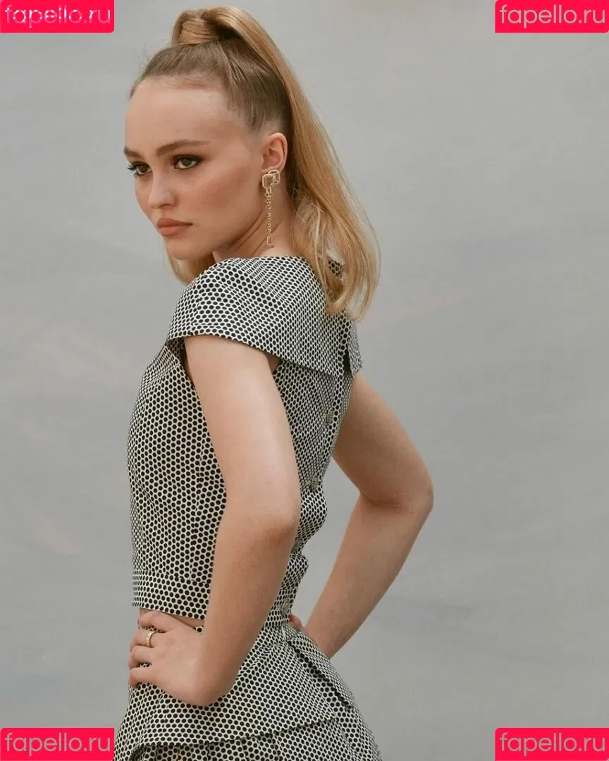 Lily-Rose Depp Onlyfans Photo Gallery 