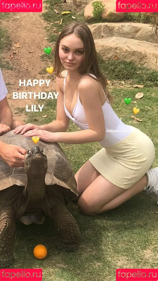 Lily-Rose Depp Onlyfans Photo Gallery 