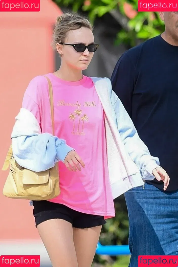 Lily-Rose Depp Onlyfans Photo Gallery 