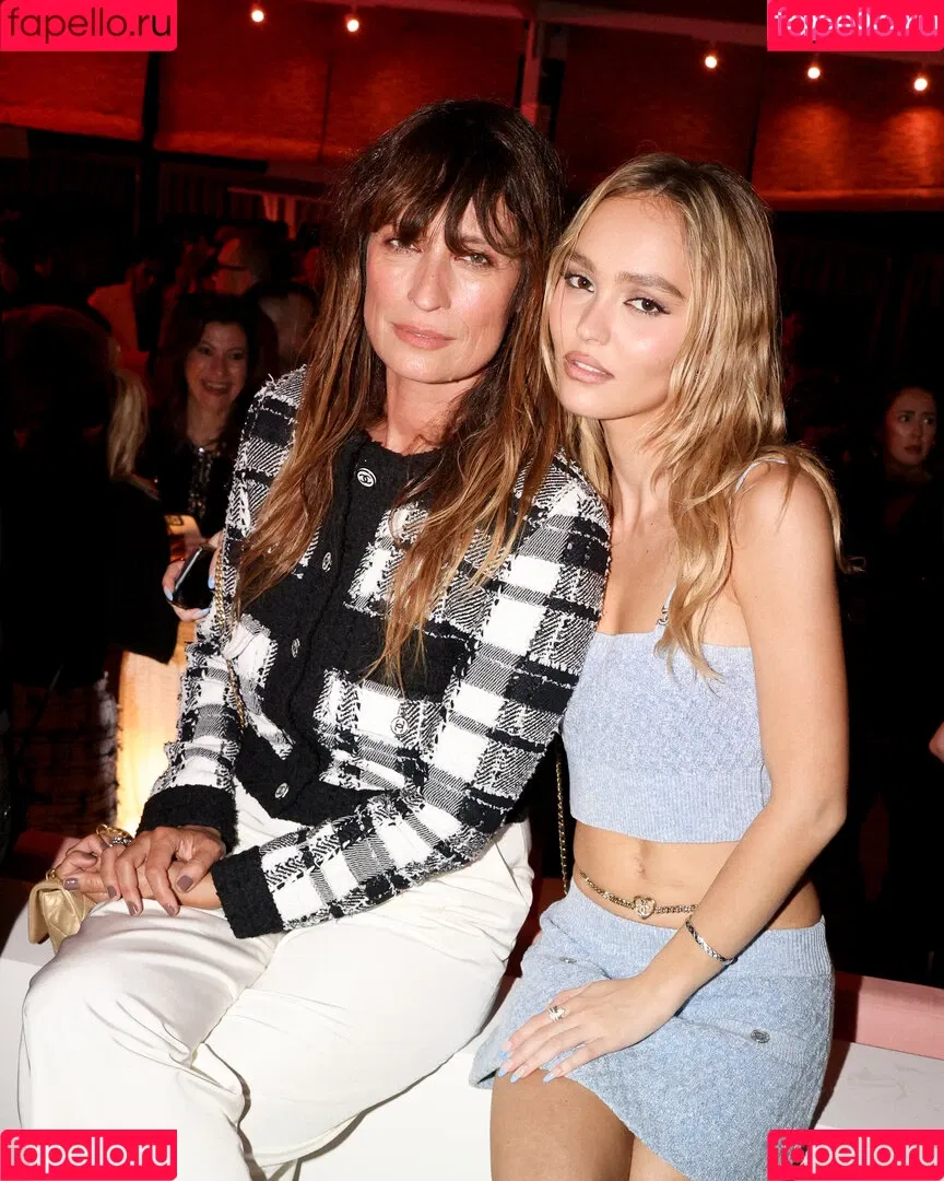 Lily-Rose Depp Onlyfans Photo Gallery 
