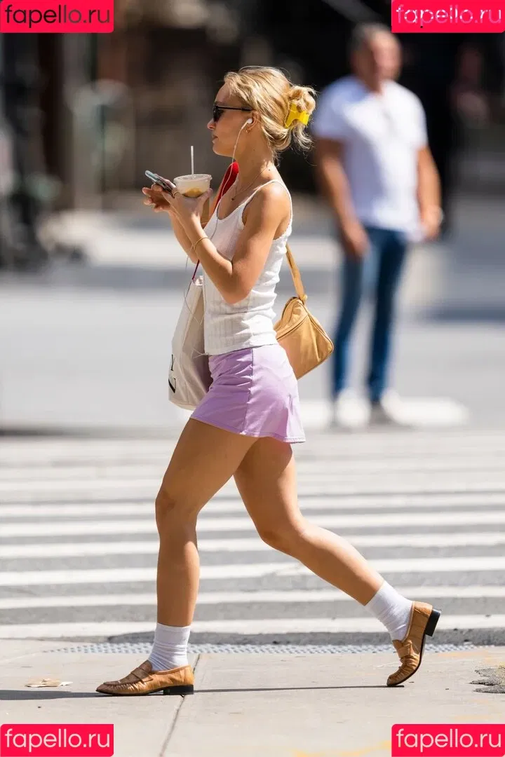 Lily-Rose Depp Onlyfans Photo Gallery 