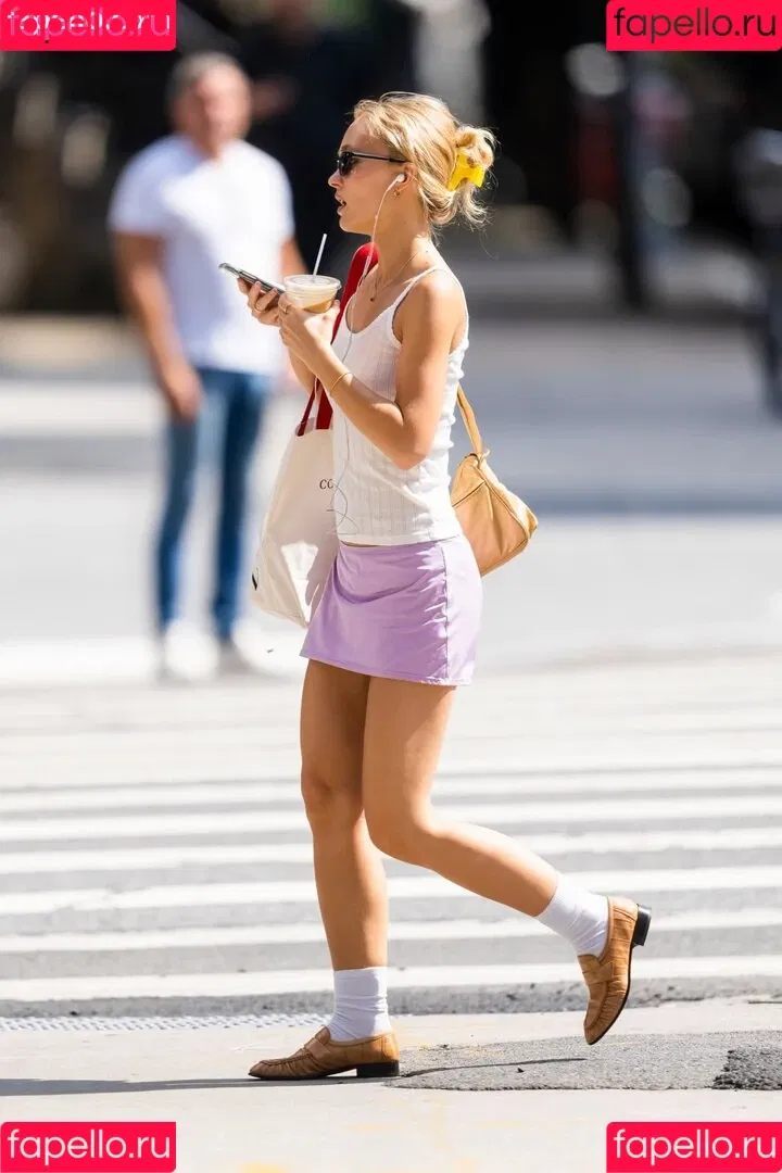 Lily-Rose Depp Onlyfans Photo Gallery 