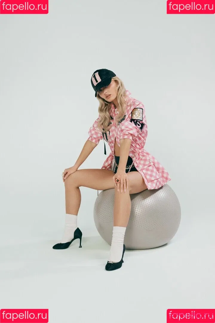 Lily-Rose Depp Onlyfans Photo Gallery 