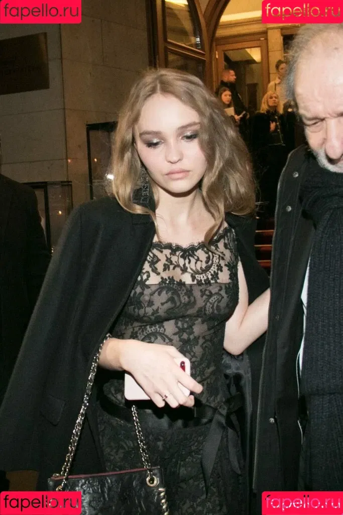 Lily-Rose Depp Onlyfans Photo Gallery 