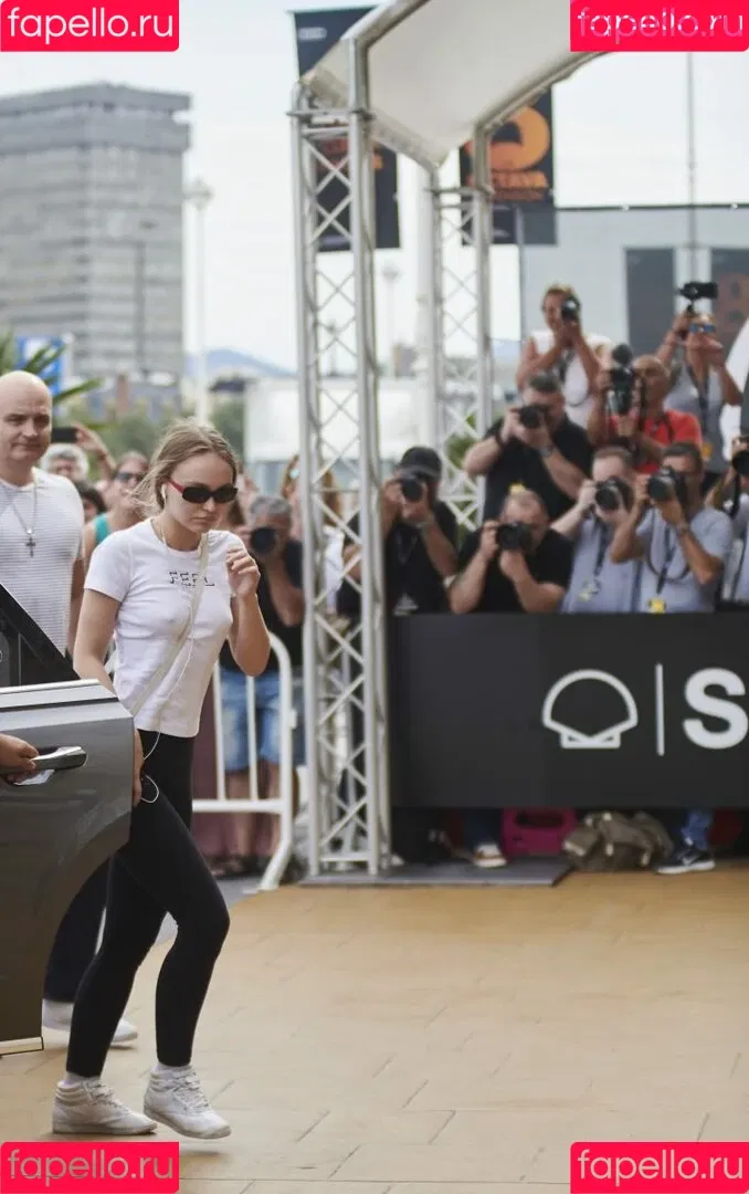 Lily-Rose Depp Onlyfans Photo Gallery 