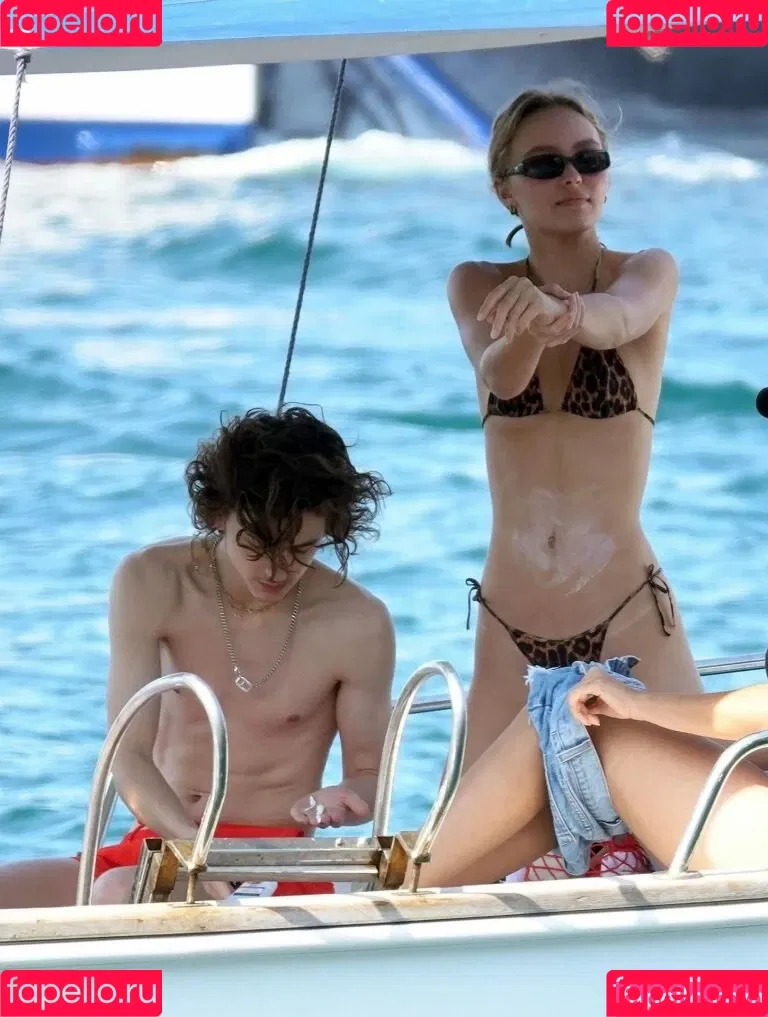 Lily-Rose Depp Onlyfans Photo Gallery 
