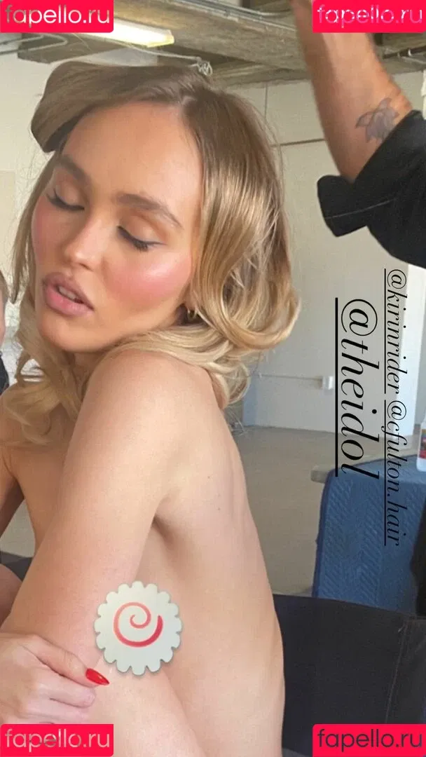 Lily-Rose Depp Onlyfans Photo Gallery 