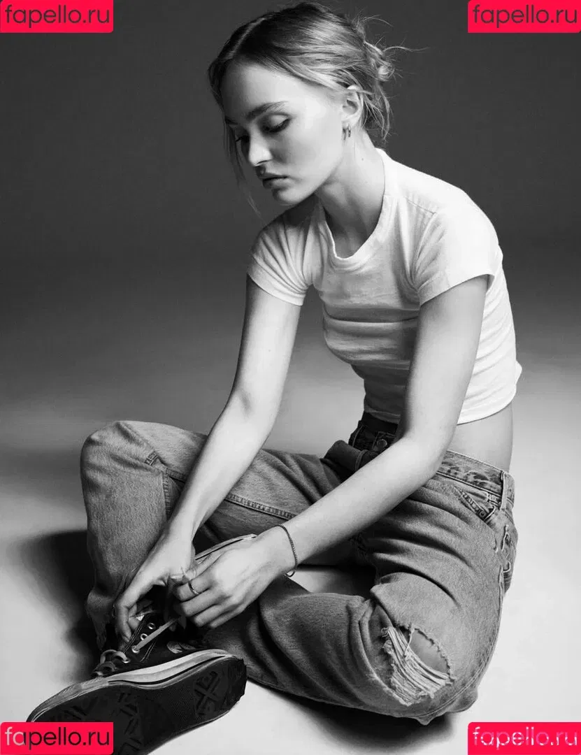 Lily-Rose Depp Onlyfans Photo Gallery 