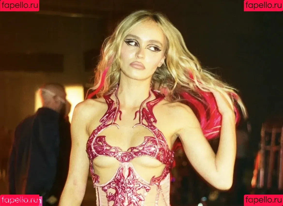 Lily-Rose Depp Onlyfans Photo Gallery 