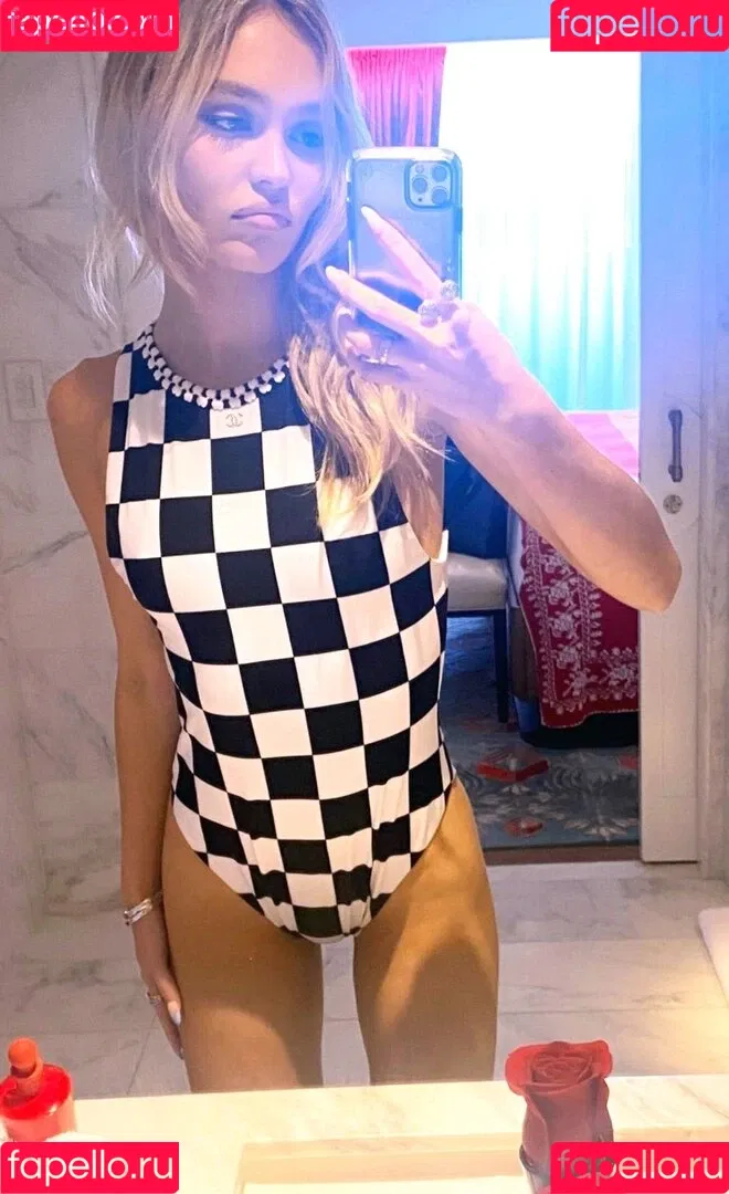 Lily-Rose Depp Onlyfans Photo Gallery 