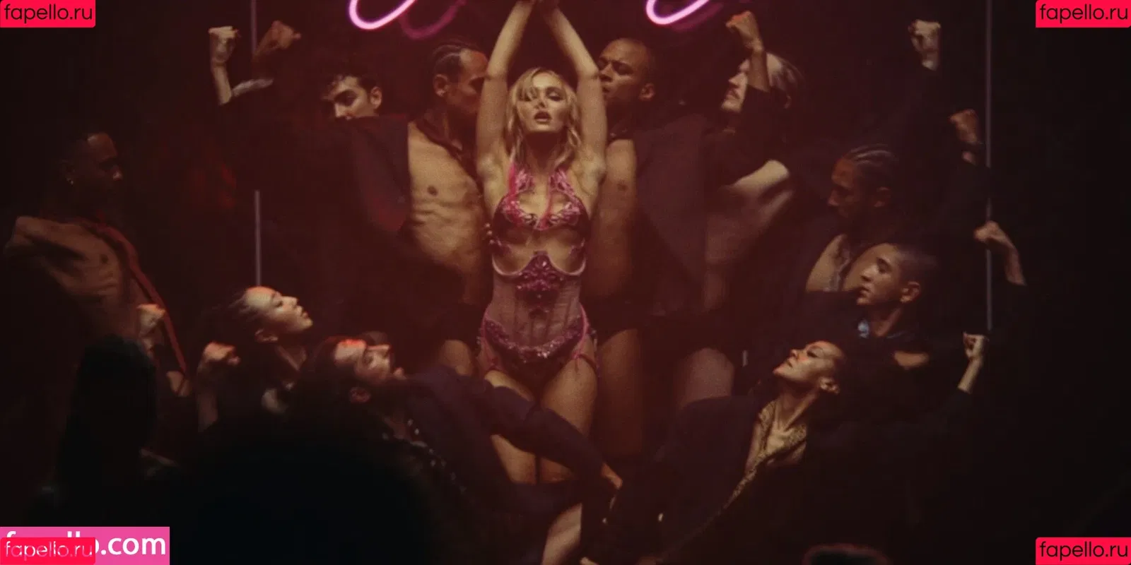 Lily-Rose Depp Onlyfans Photo Gallery 