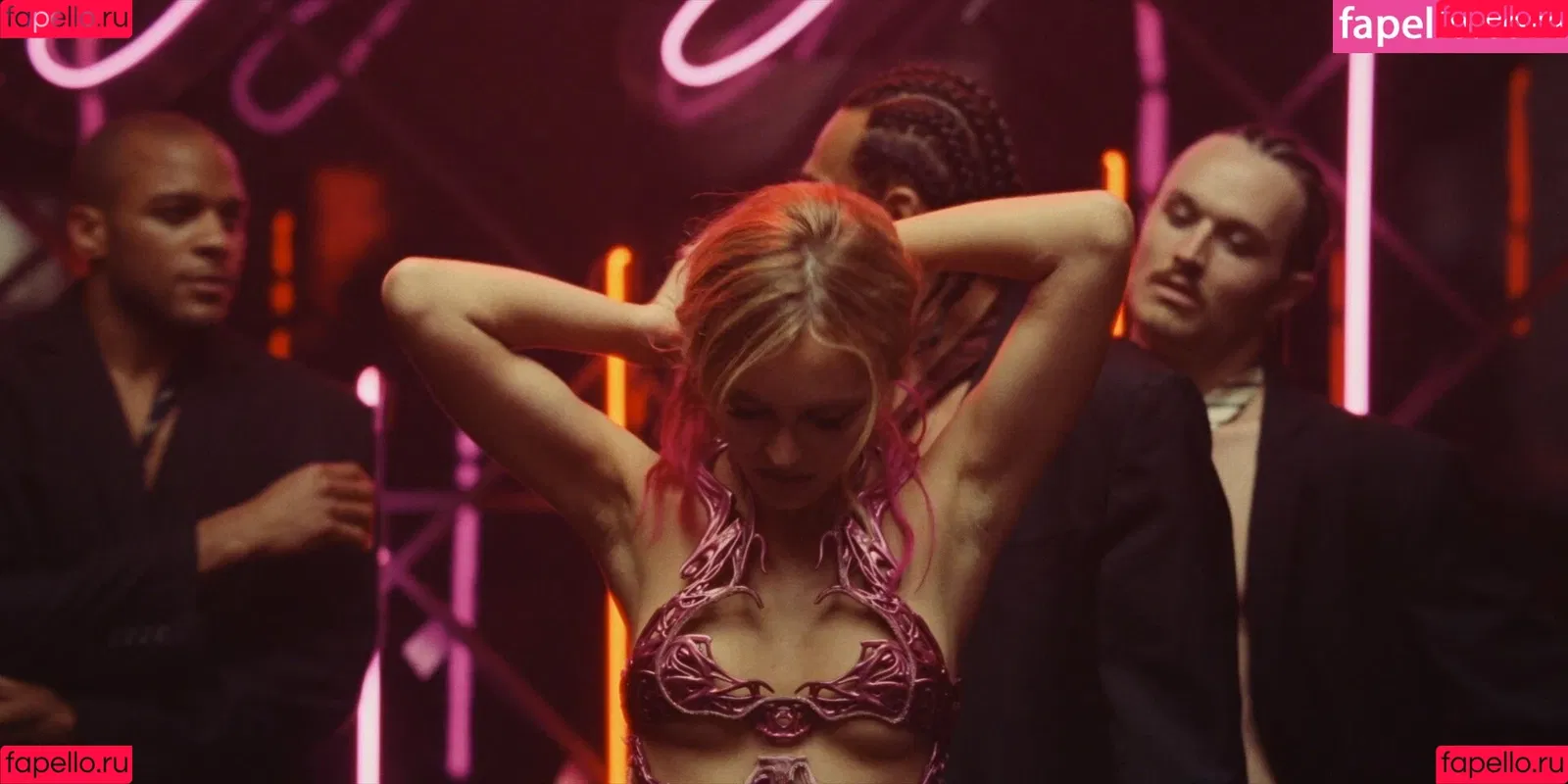 Lily-Rose Depp Onlyfans Photo Gallery 