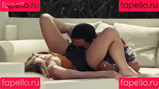 Lily-Rose Depp Onlyfans Photo Gallery 