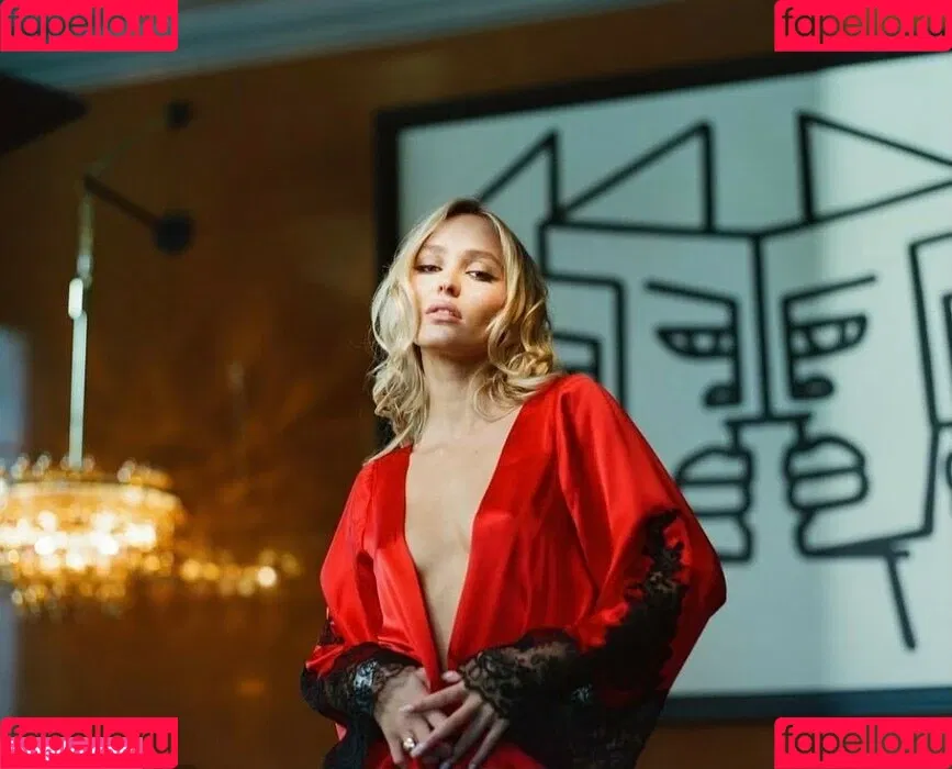 Lily-Rose Depp Onlyfans Photo Gallery 