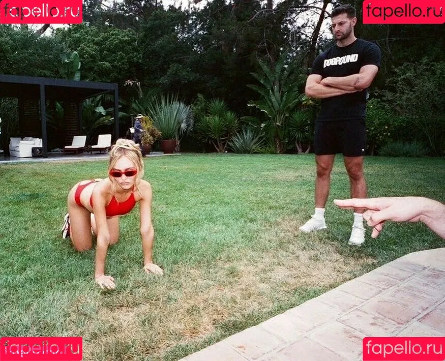 Lily-Rose Depp Onlyfans Photo Gallery 