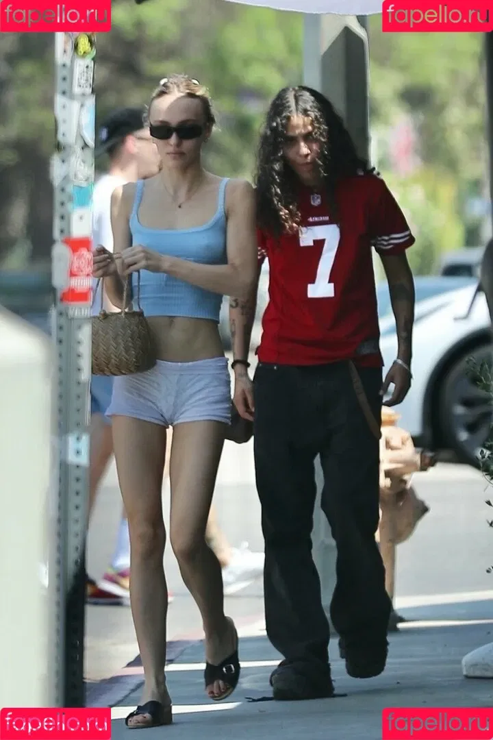 Lily-Rose Depp Onlyfans Photo Gallery 