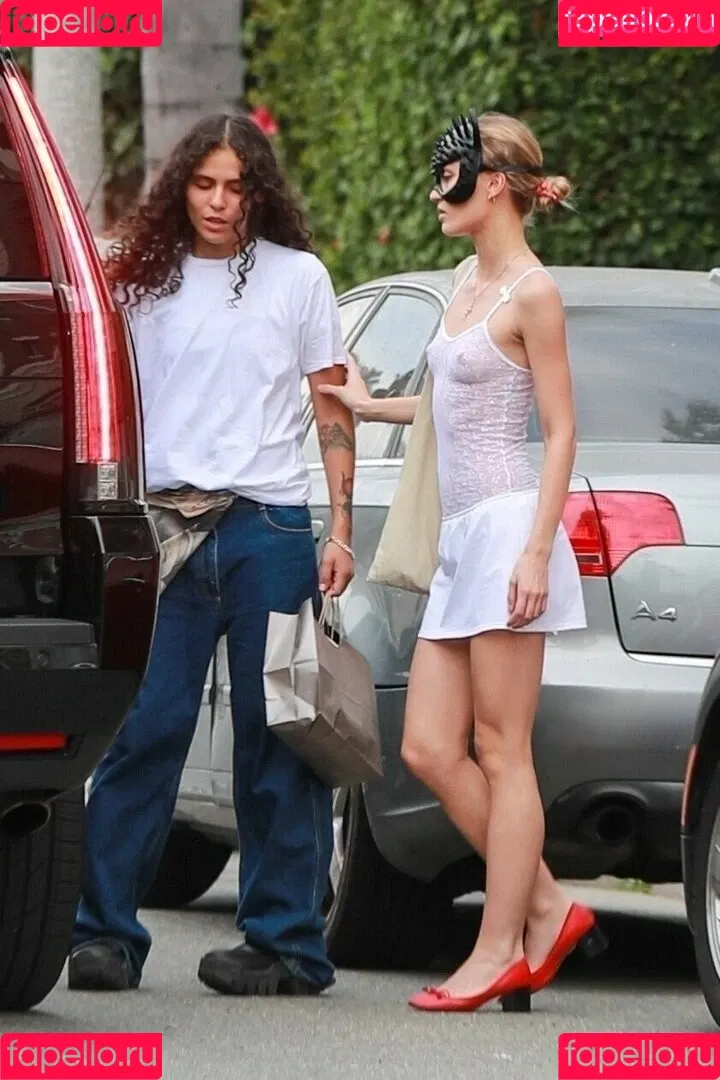 Lily-Rose Depp Onlyfans Photo Gallery 