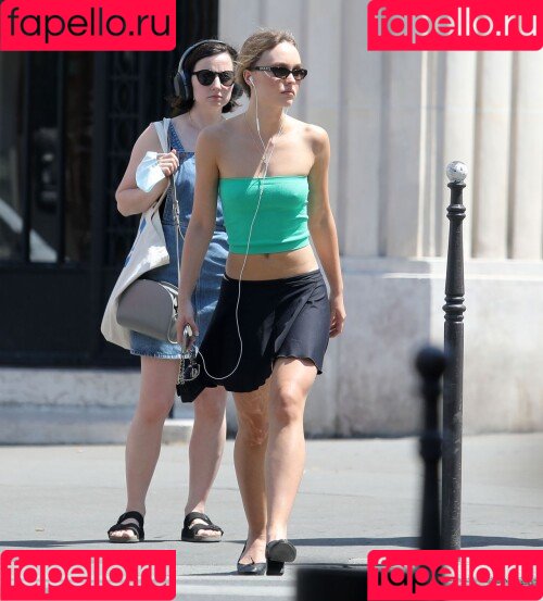 Lily-Rose Depp Onlyfans Photo Gallery 