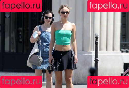 Lily-Rose Depp Onlyfans Photo Gallery 