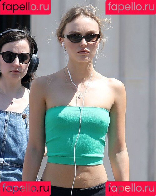 Lily-Rose Depp Onlyfans Photo Gallery 