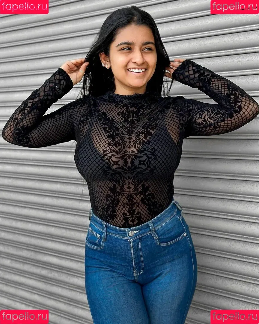 Suhana Khan Onlyfans Photo Gallery 