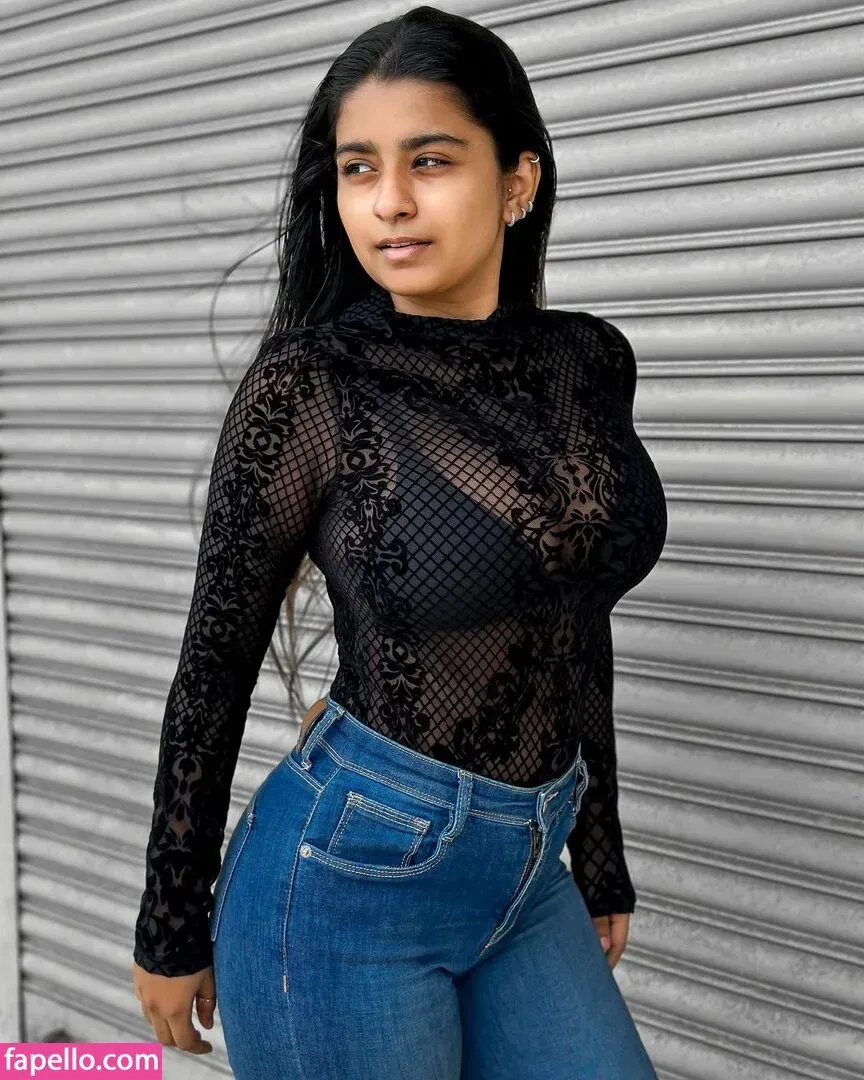 Suhana Khan Onlyfans Photo Gallery 