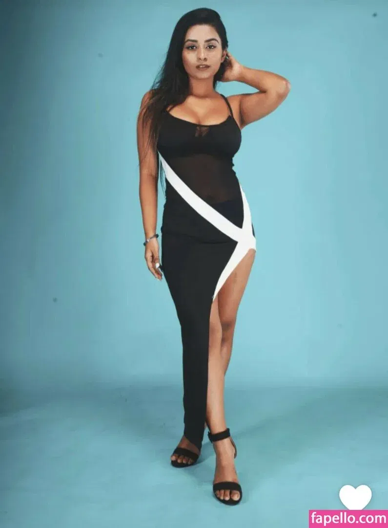 Suhana Khan Onlyfans Photo Gallery 