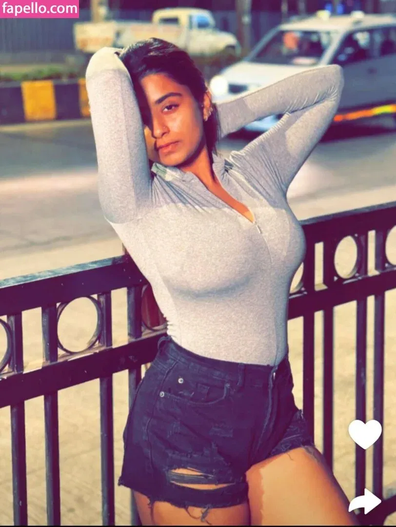 Suhana Khan Onlyfans Photo Gallery 