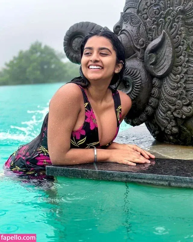 Suhana Khan Onlyfans Photo Gallery 