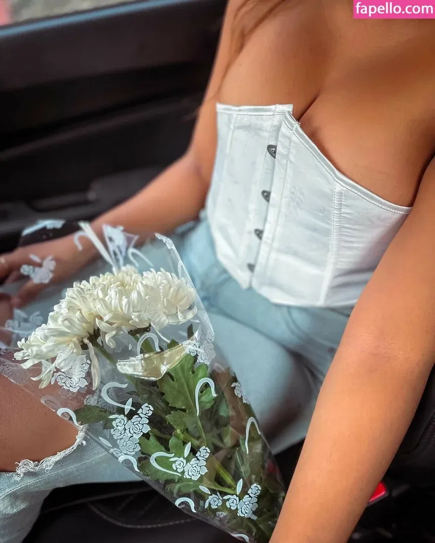 Suhana Khan Onlyfans Photo Gallery 