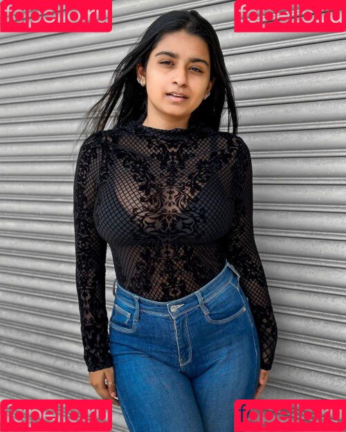 Suhana Khan Onlyfans Photo Gallery 