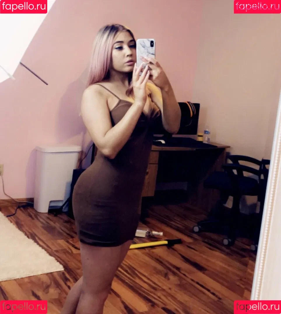 Hailsbee Onlyfans Photo Gallery 