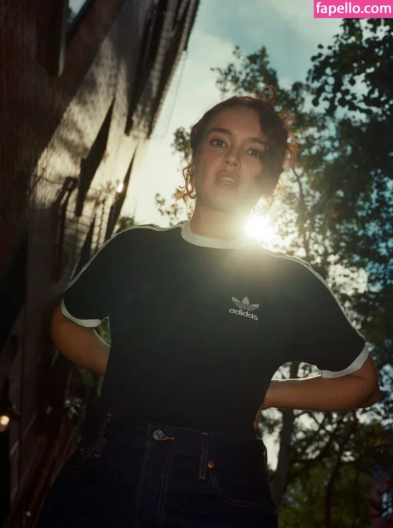 Olivia Cooke Onlyfans Photo Gallery 