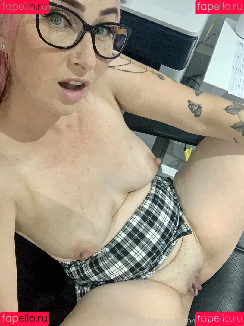home-alone-mum Onlyfans Photo Gallery 