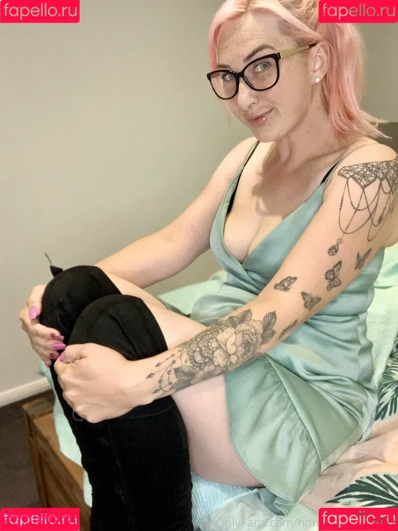 home-alone-mum Onlyfans Photo Gallery 