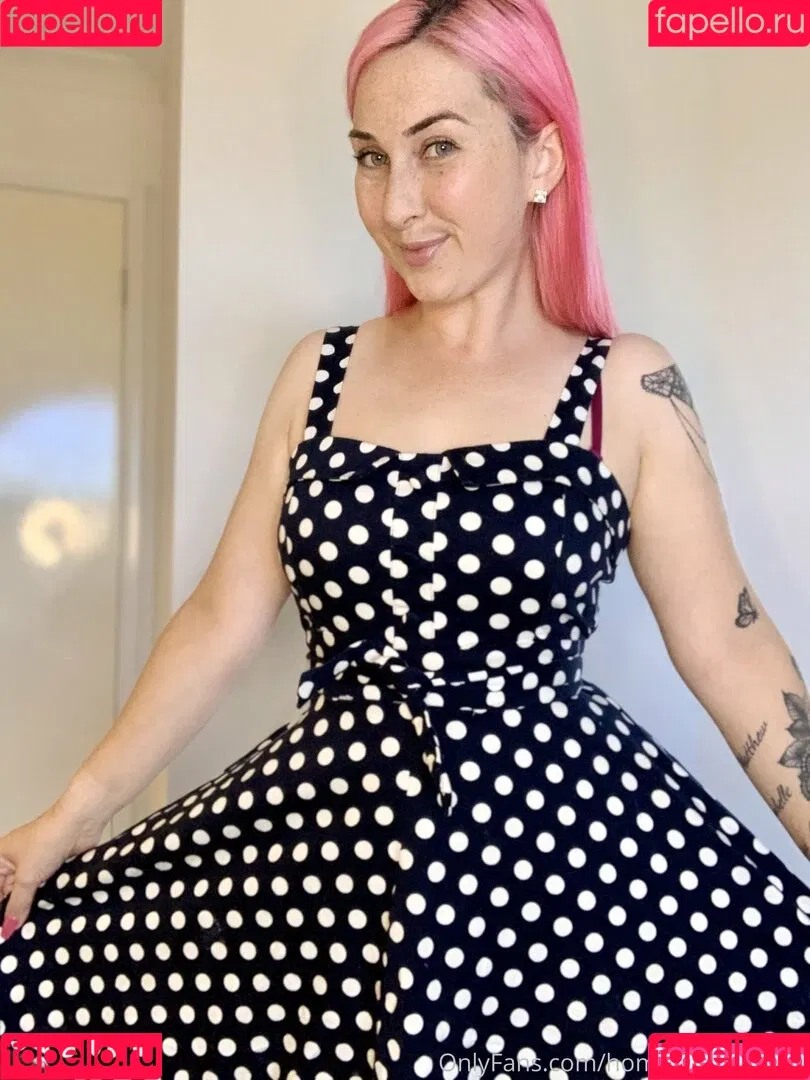 home-alone-mum Onlyfans Photo Gallery 