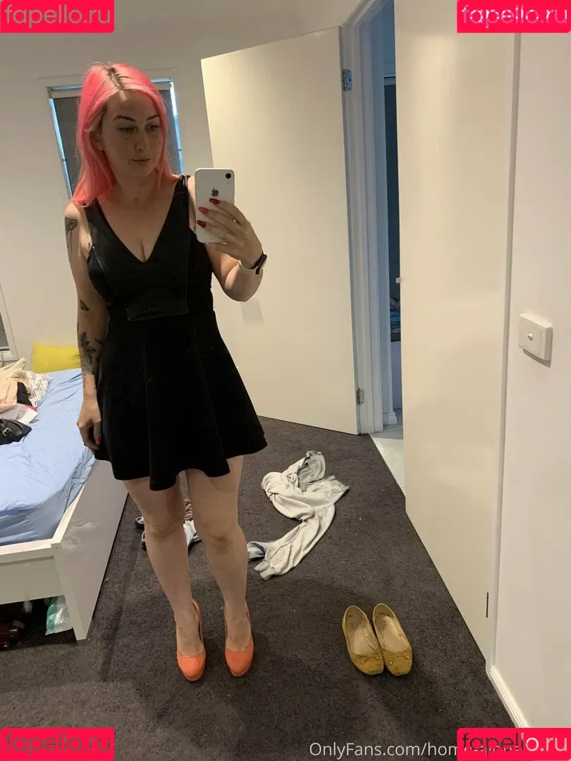 home-alone-mum Onlyfans Photo Gallery 