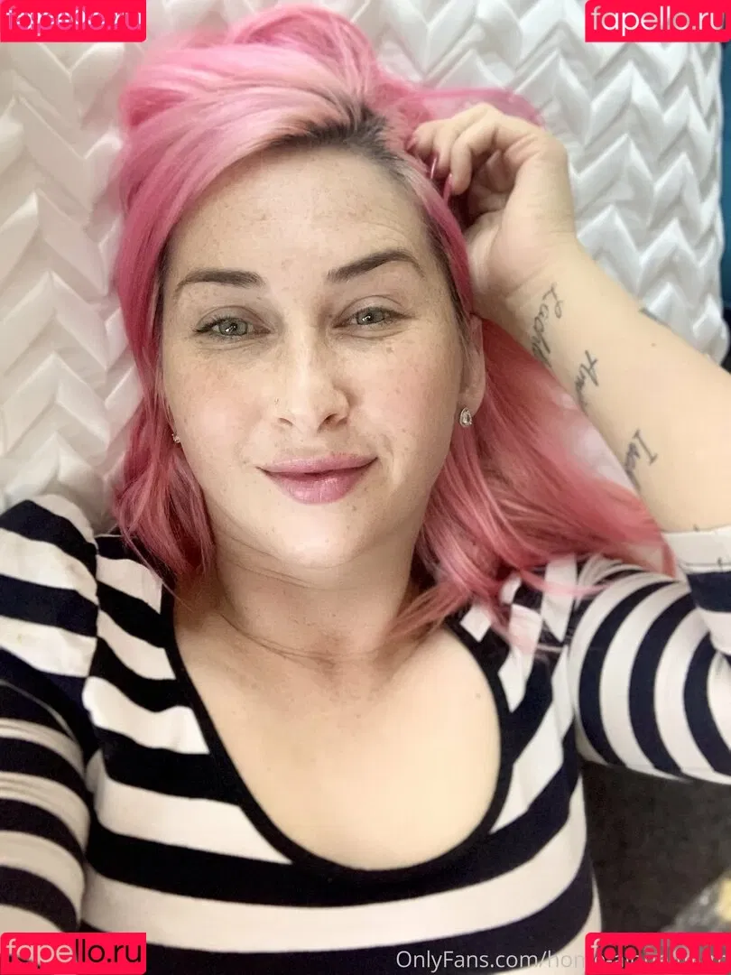 home-alone-mum Onlyfans Photo Gallery 