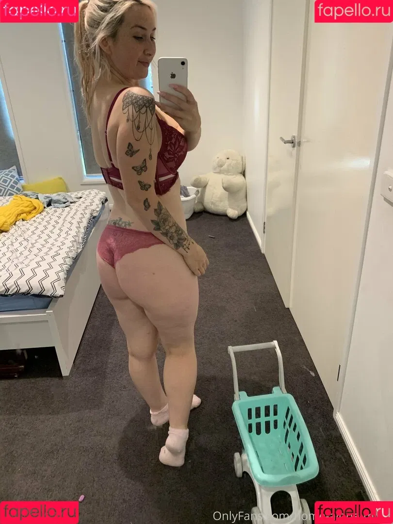 home-alone-mum Onlyfans Photo Gallery 