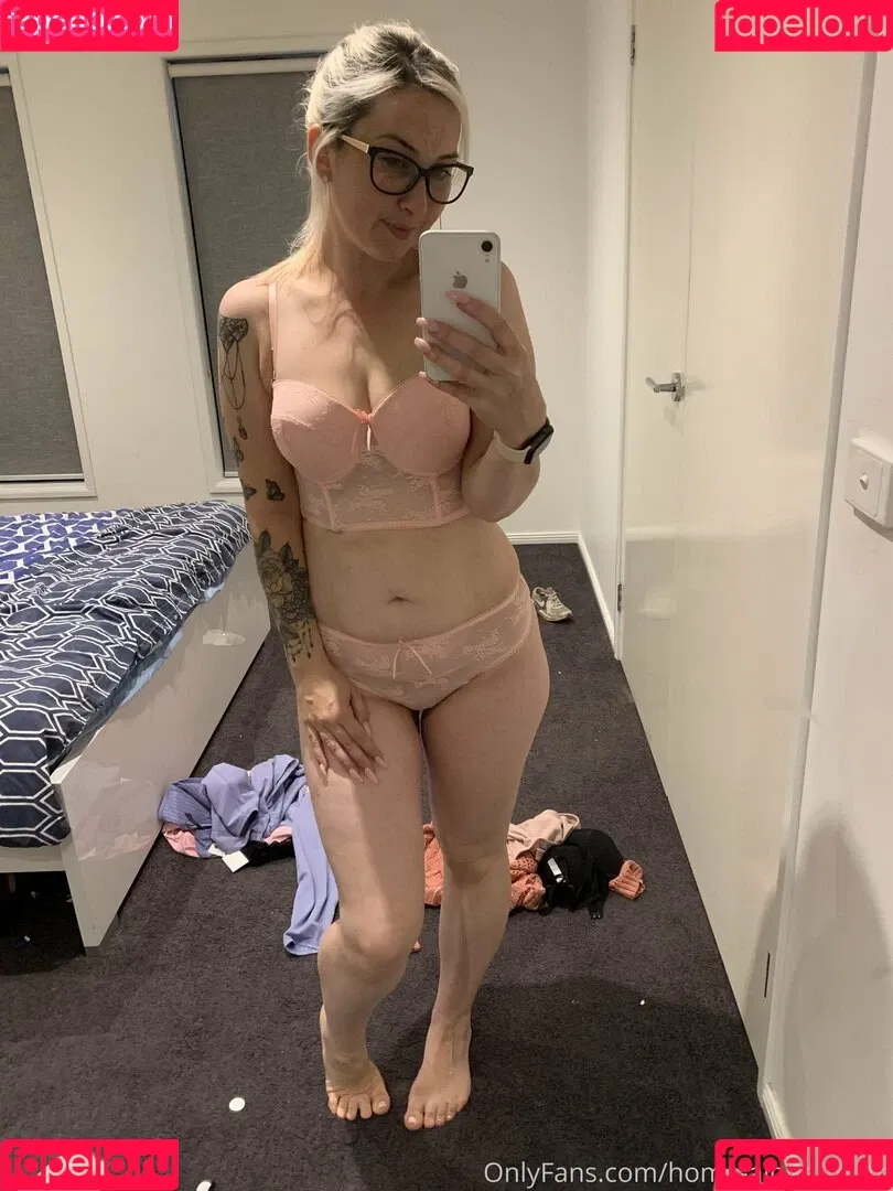 home-alone-mum Onlyfans Photo Gallery 