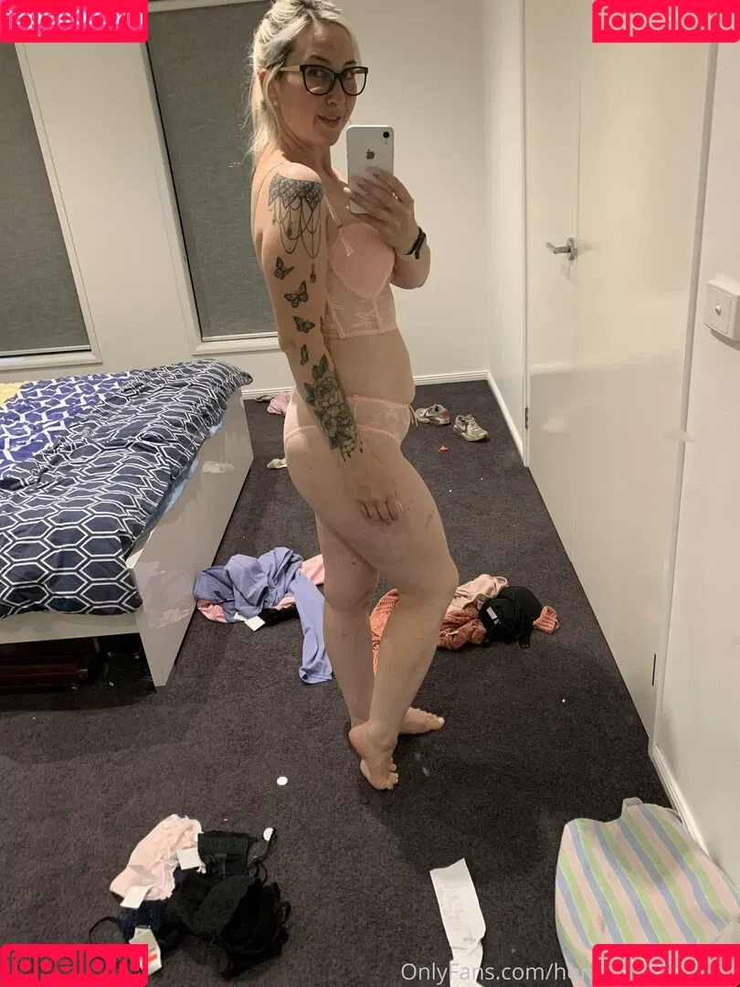 home-alone-mum Onlyfans Photo Gallery 