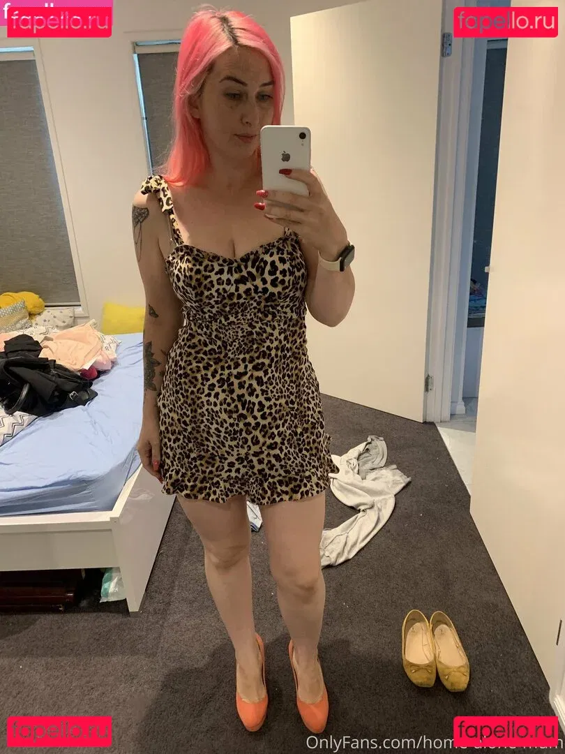 home-alone-mum Onlyfans Photo Gallery 