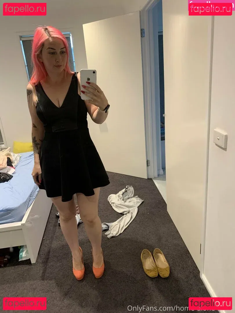 home-alone-mum Onlyfans Photo Gallery 