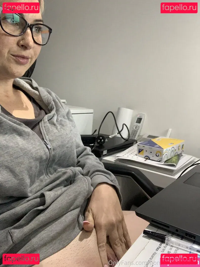 home-alone-mum Onlyfans Photo Gallery 