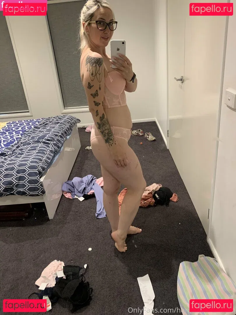 home-alone-mum Onlyfans Photo Gallery 