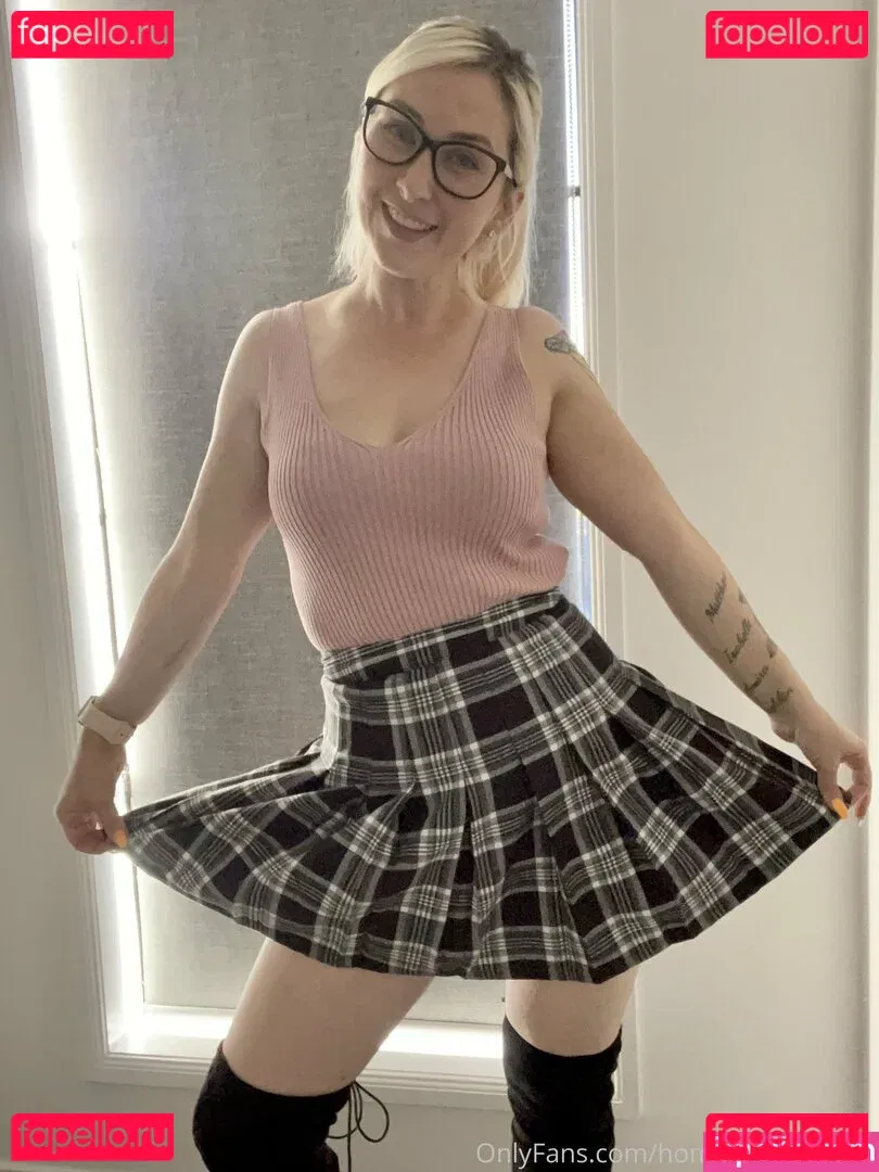 home-alone-mum Onlyfans Photo Gallery 