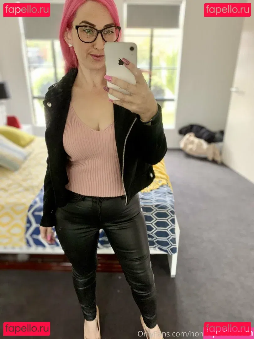 home-alone-mum Onlyfans Photo Gallery 