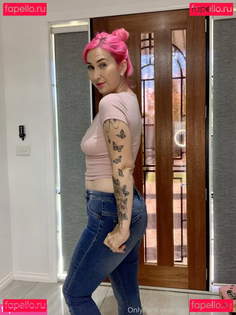 home-alone-mum Onlyfans Photo Gallery 