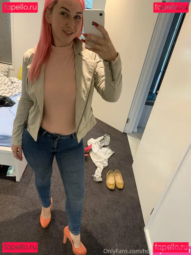 home-alone-mum Onlyfans Photo Gallery 