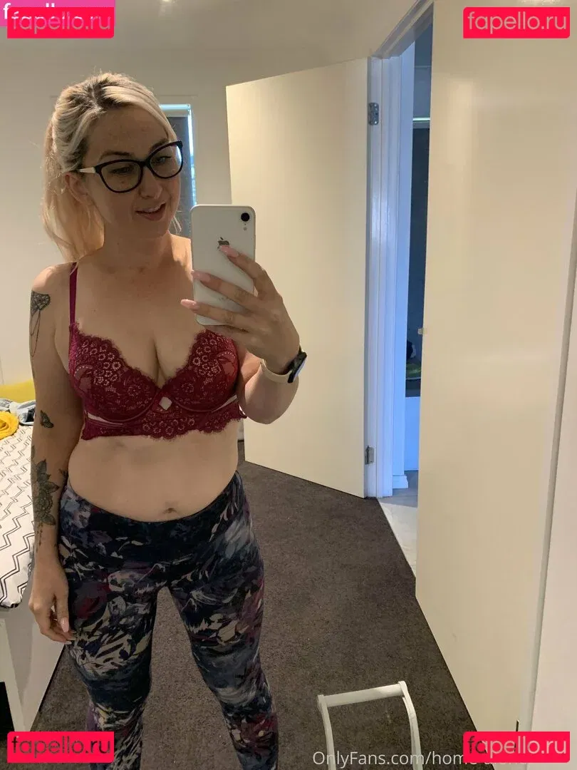 home-alone-mum Onlyfans Photo Gallery 